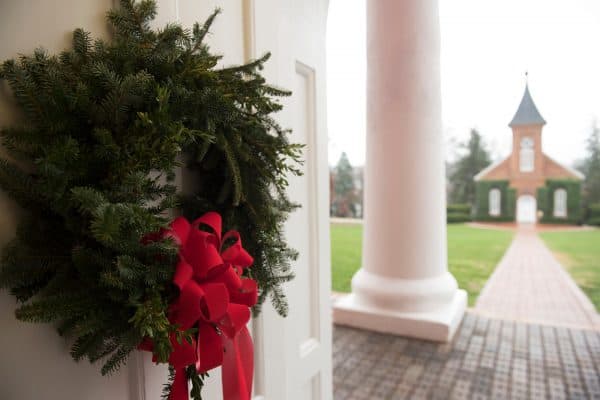 wreath-600x400 W&L Hosts Annual Holiday Candlelight Service