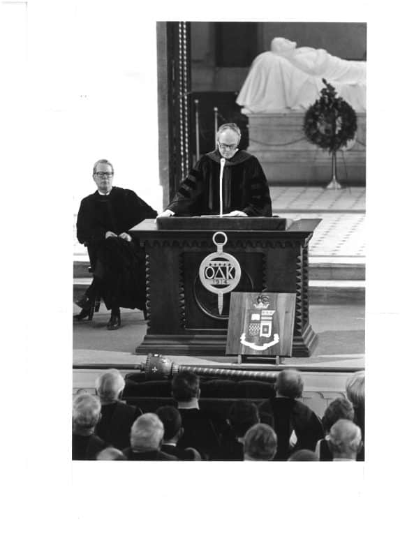 Lou Hodges (left) and President John Wilson in Lee Chapel, 1989.