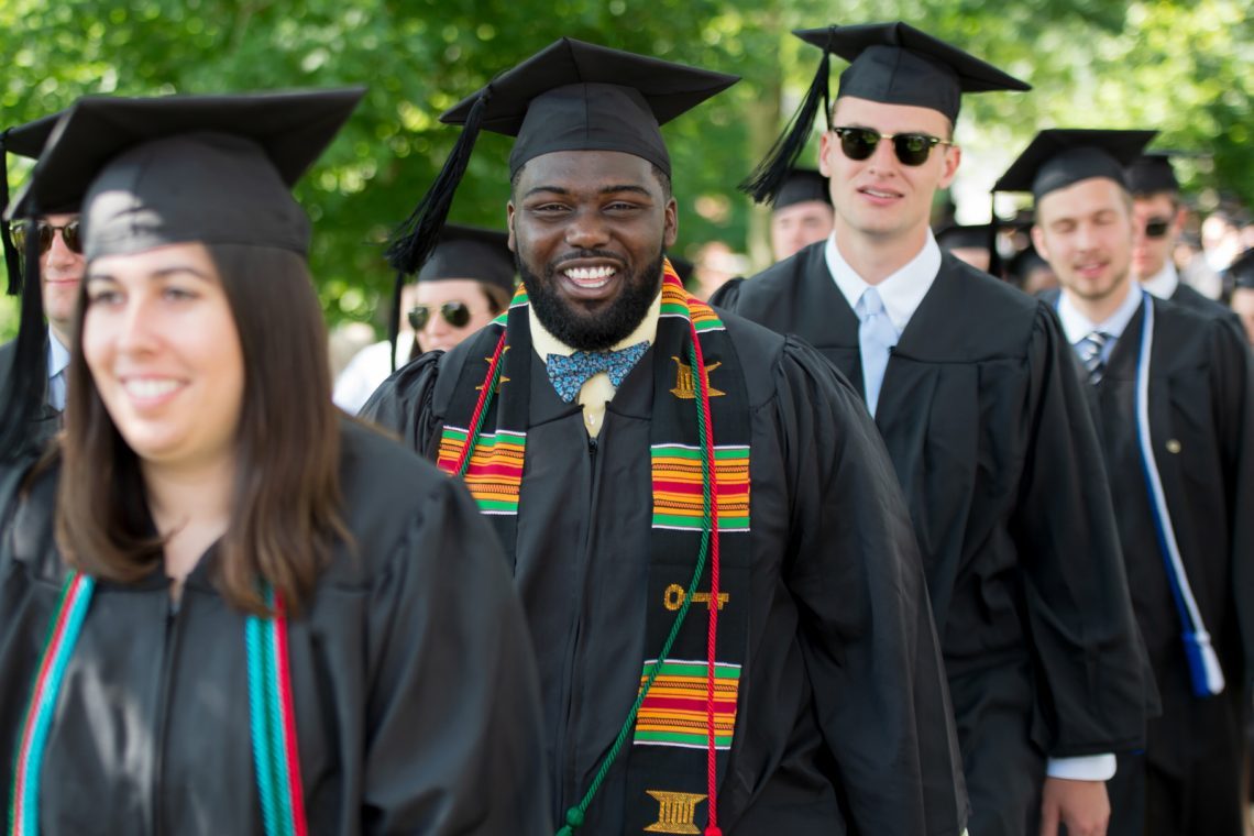 The Columns » Washington and Lee Graduates 441 Students at 231st