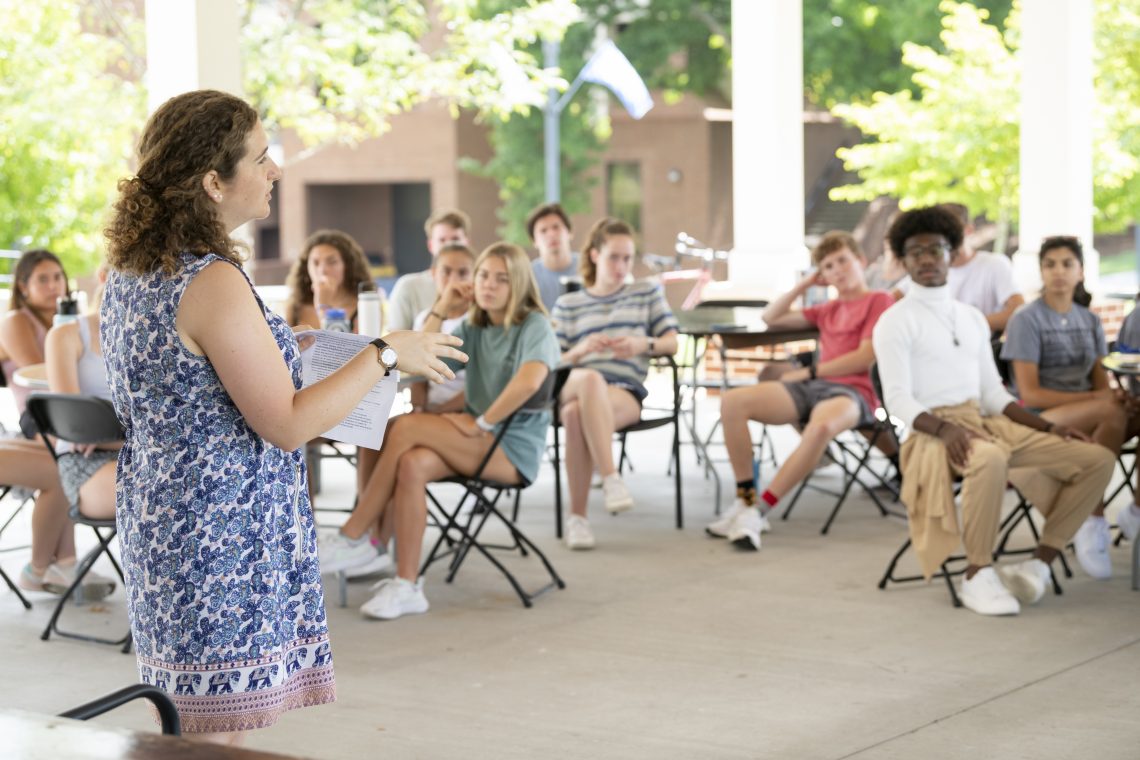 Shiri Yadlin ‘12, director of the D.C. nonprofit Just Homes, talks to Volunteer Venture participants during Pre-Orientation.