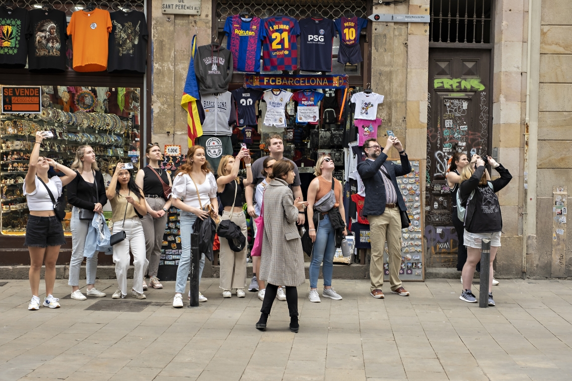 Associate Professor of Art History Elliott King and his students do a different kind of group photo in Barcelona.