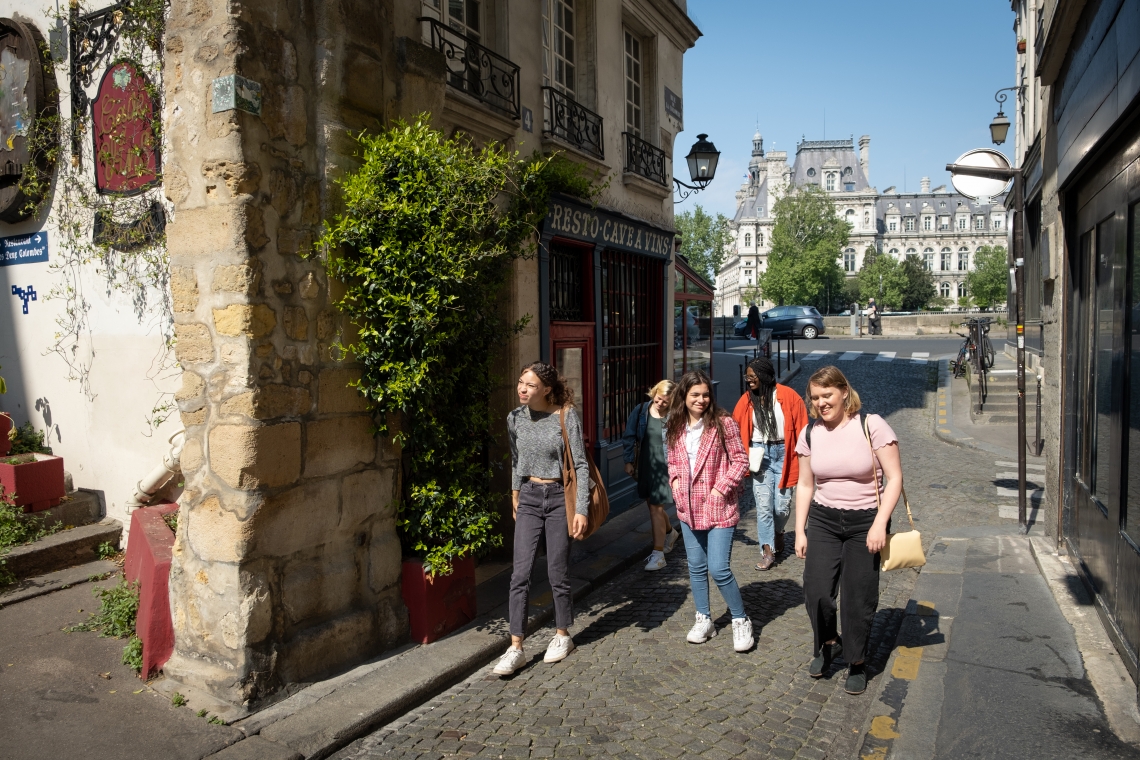Students explore the city on foot during daily excursions.