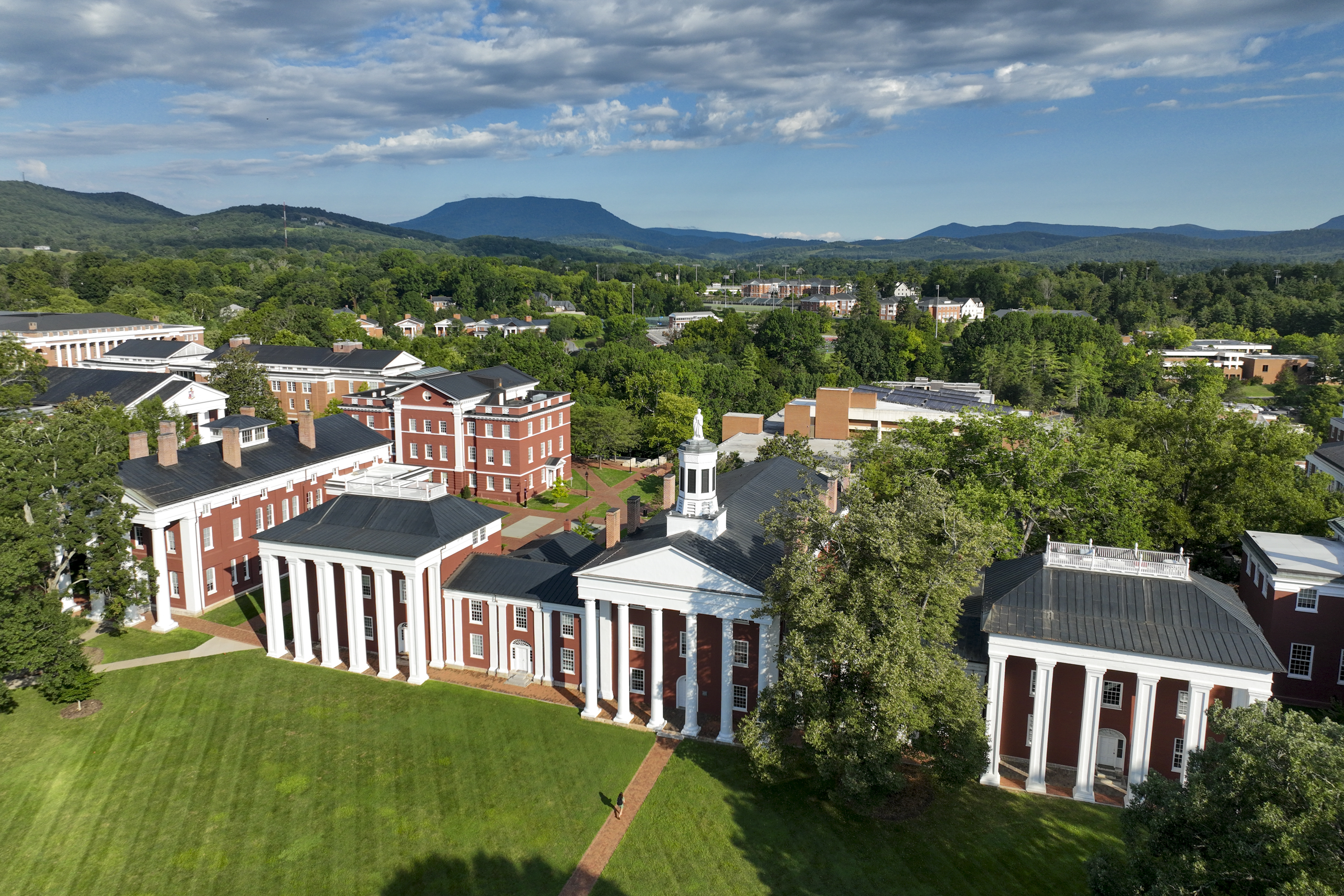 The Columns » Eye on the Ball » Washington and Lee University