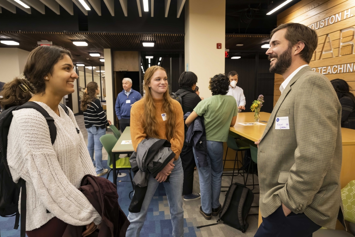 Kevin Green ’07 talks to a group of students at the Social Impact Careers Summit in the Harte Center.