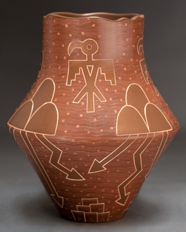 Jody Naranjo, Santa Clara Pueblo (Kha-po’ Owinge’), New Mexico. Jar decorated with Thunderbirds (2022). Earthenware: Clay, slip