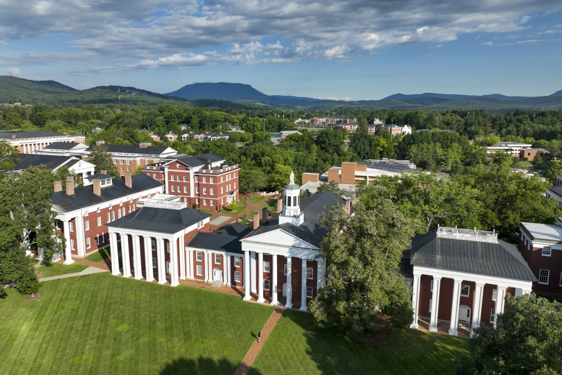 The Columns » W&L Extends Admissions Offers to the Class of 2027 »  Washington and Lee University