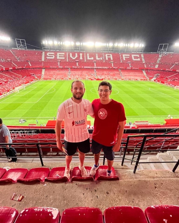 Eric Evonsion &#039;23 Lucas Robertson ‘23 at a match between Sevilla and Mallorca that ended in a 0-0 tie at Ramón Sánchez Pizjuán Stadium