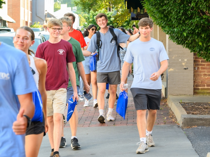 First-year students connect with local shop owners on a guided walking tour of downtown Lexington.