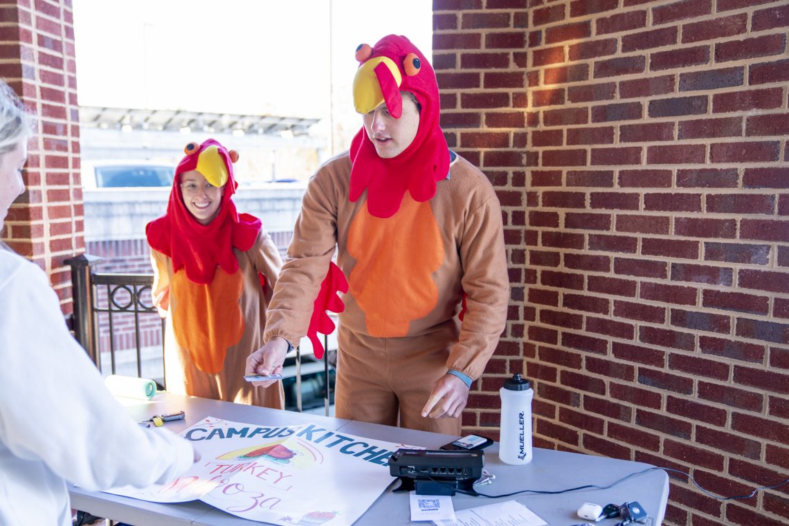 The Columns » Campus Kitchen at W&L Hosts Annual Turkeypalooza