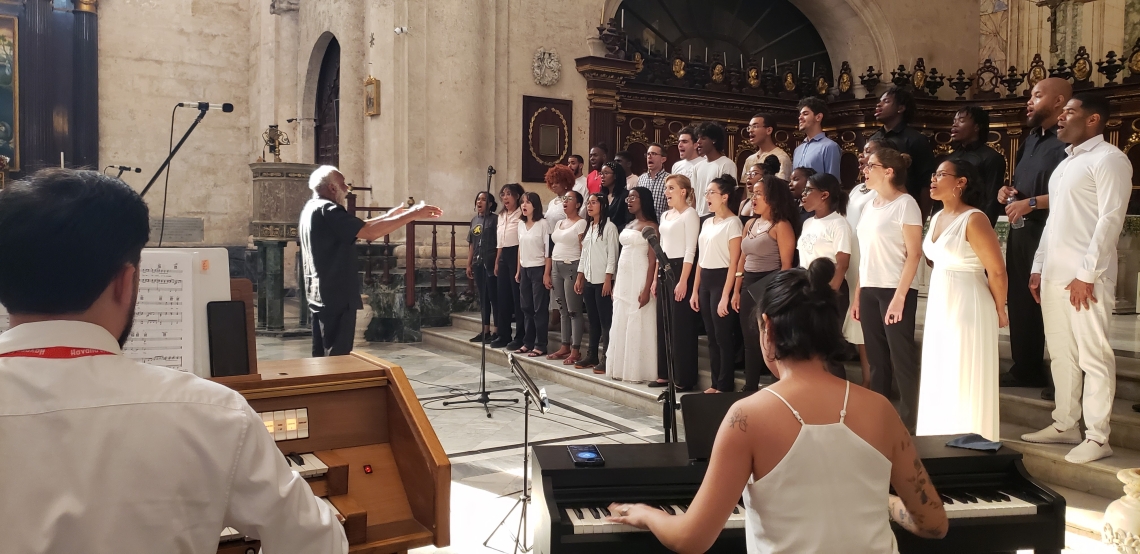 In-rehearsal-at-Catedral-de-Habana-with-Chapman-Roberts-conducting-Zaria-in-front-middle-1140x554 W&L Student Performs at Havana Jazz Festival