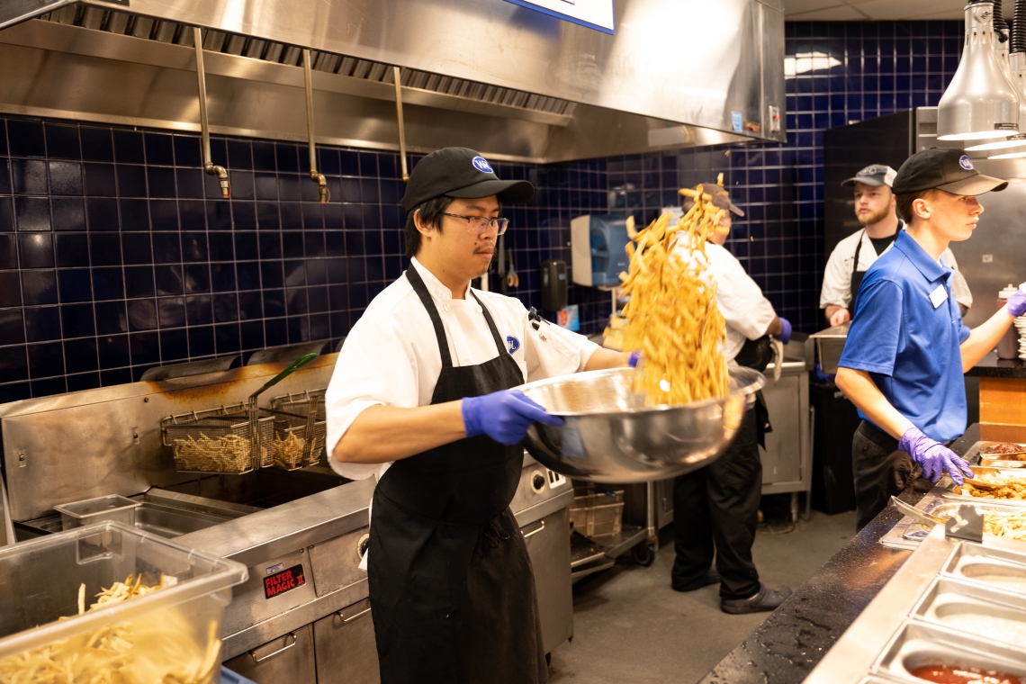 Harvest-Dinner-09222022-5-1140x760 W&L Marketplace Celebrates National Food Service Workers Day