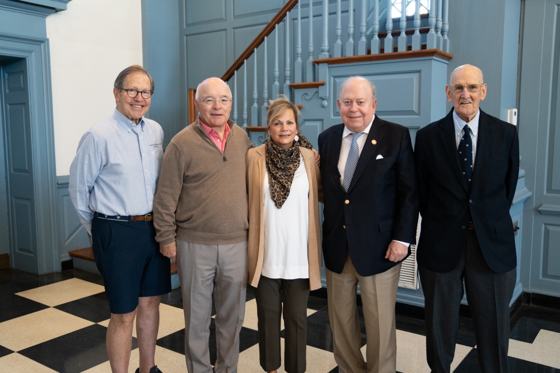 W&L Class Agents Demonstrate School Spirit in Action