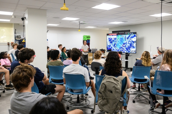 SOC090325_027-600x400 First-Year Foundation