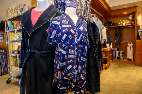 Bookstore_121125_01-600x400 Where Tradition Meets Entrepreneurship: The University Store’s Student and Alumni Connection