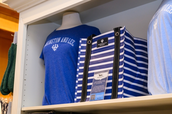 Bookstore_121125_04-600x400 Where Tradition Meets Entrepreneurship: The University Store’s Student and Alumni Connection