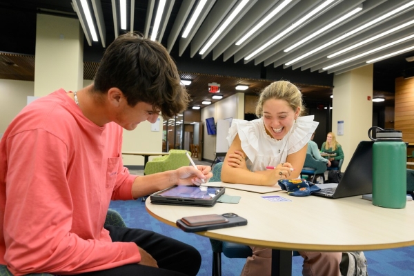 Tutoring-2-600x400 Harte Center Peer Tutoring Program Achieves Certification from the College Reading and Learning Association