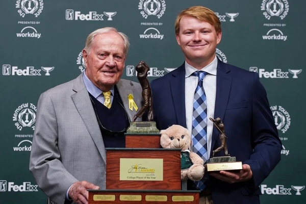 McEwen-600x400 Jonathan McEwen ’27 Earns Jack Nicklaus Award as the Division III Golfer of the Year for the Second Straight Year